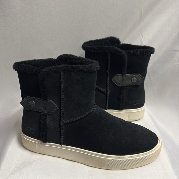 UGG Priya Plush Sneaker Boot Black Women’s Size 8.5 - Picture 2 of 7
